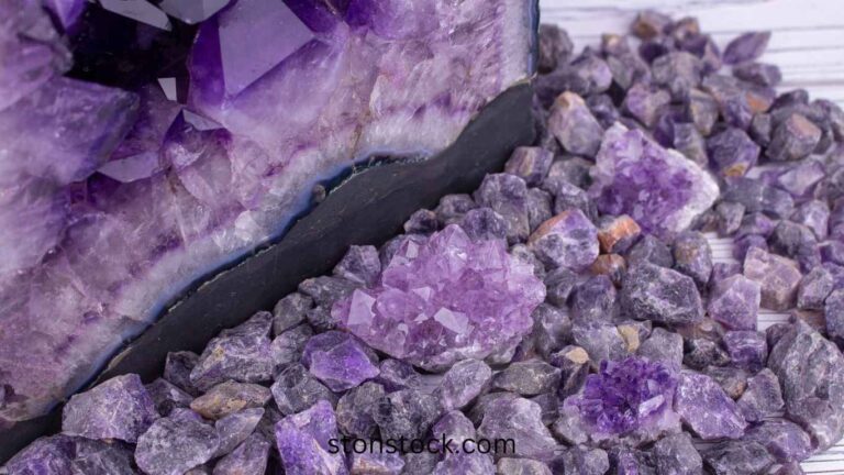 The Best Crystal Combinations for Amethyst